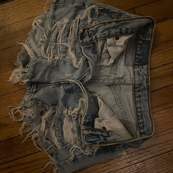 Levi’s 501 Hand-cut frayed Cutoff Shorts - Picture 5 of 6
